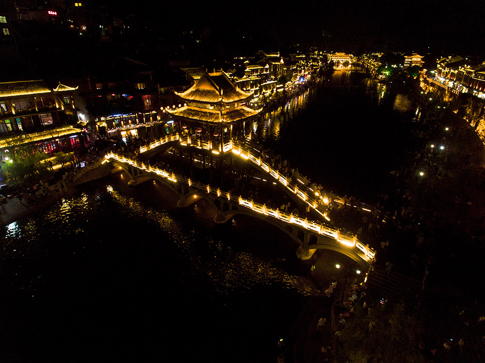 9.鳳凰風(fēng)、雪、雨、霧橋 配圖4.jpg