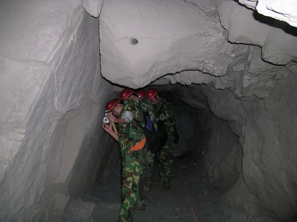 3 平硐內量產狀.jpg